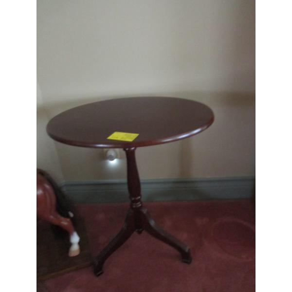 SM. 3 LEG OVAL TABLE