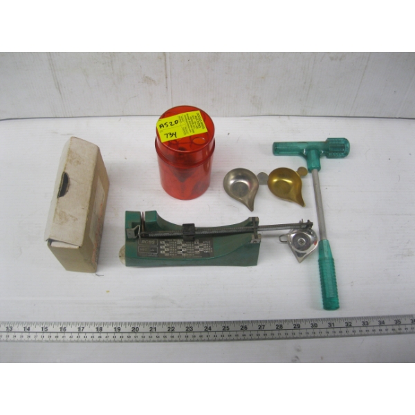 MISC. RCBS SCALE, 2 SETS OF DIES - 243 WINCHESTER, 357 MAGNUM & KNOCKOUT HAMMER