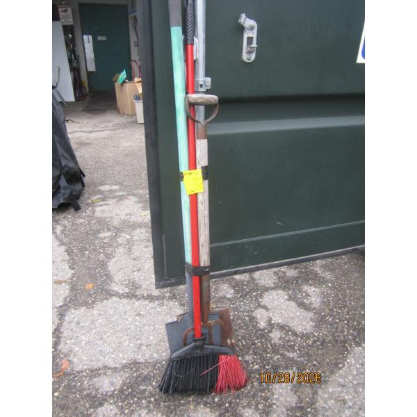 BUNDLE OF SHOVELS, BROOM & POTATO FORK