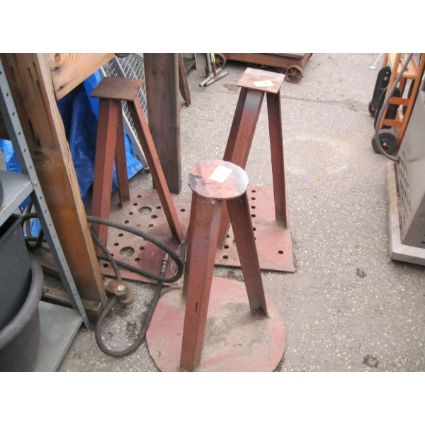 3 HEAVY DUTY STANDS