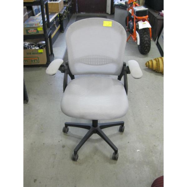 GREY OFFICE CHAIR