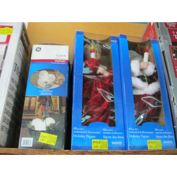SANTA & MRS. CLAUS & LIGHT UP DISPLAY