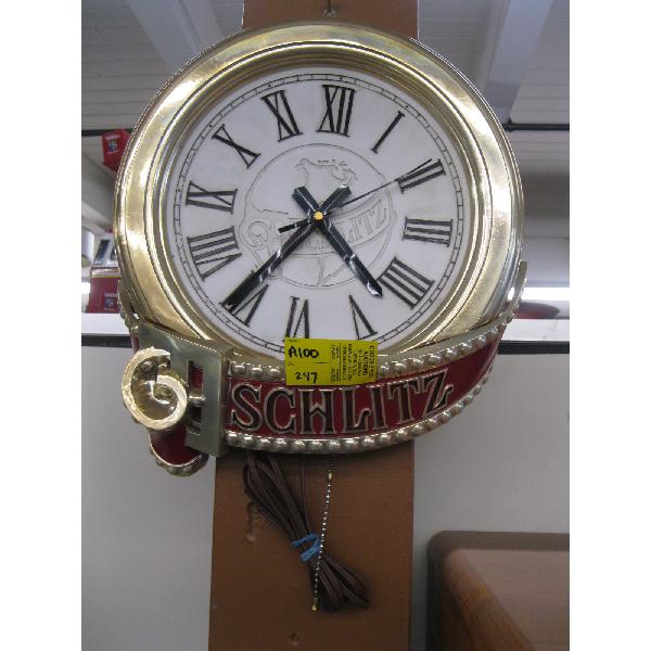 SCHLITZ WALL CLOCK - WORKING