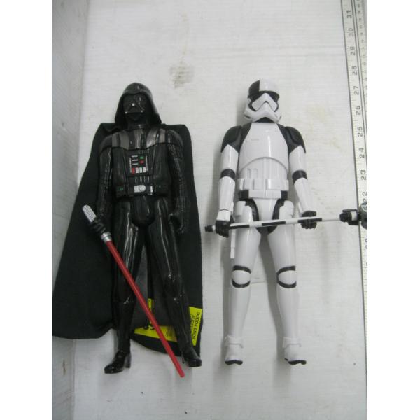 2 STAR WARS FIGURINES