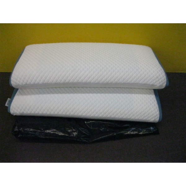 2 MEMORY FOAM KING SIZE PILLOWS