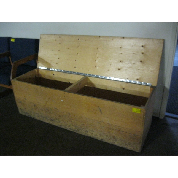 HINGED TOP STORAGE BOX/BENCH