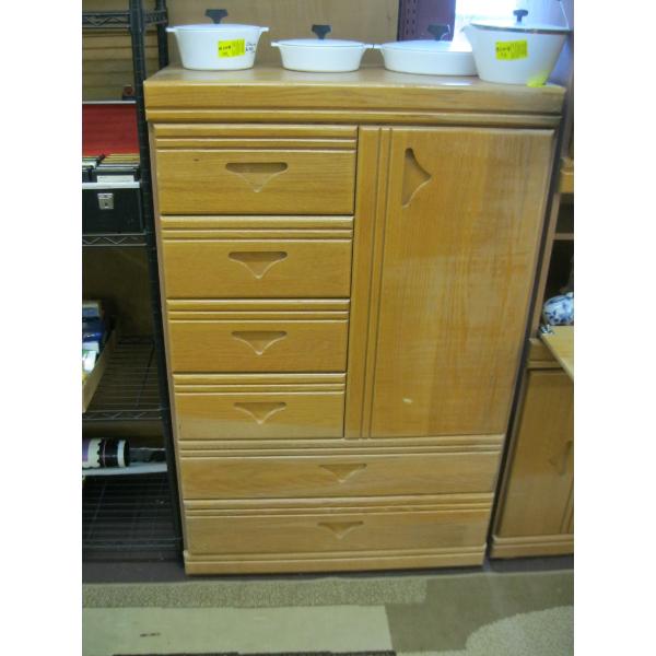 OAK CHEST OF DRAWERS W/SINGLE DOOR CUPBOARD