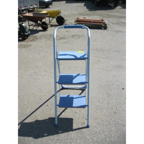 3 STEP FOLDING STEPLADDER