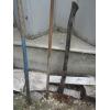 Image 2 : 2 PRYBARS & AN AXE