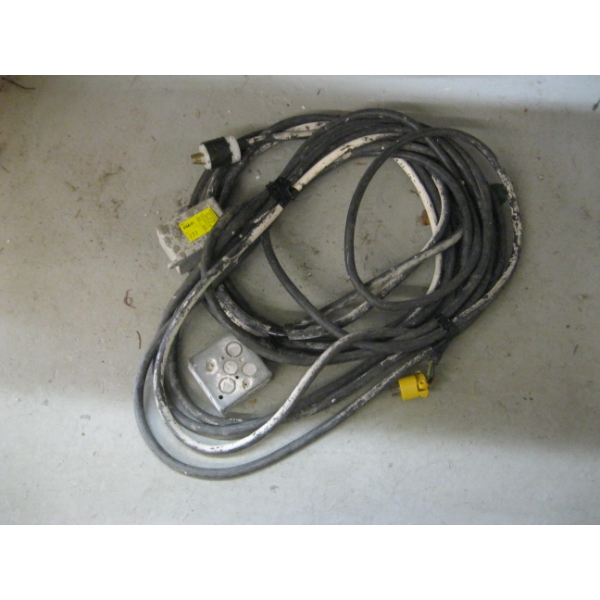 2 HEAVY DUTY EXTENSION CORDS