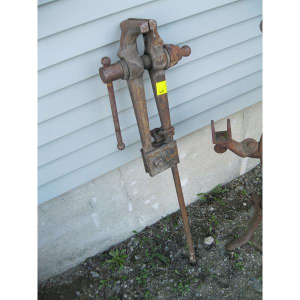 LEG VISE