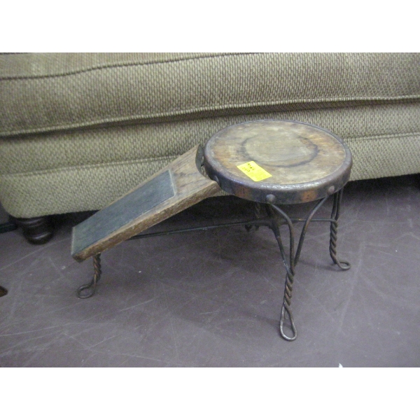 VINTAGE SHOE SALESMAN'S CHAIR
