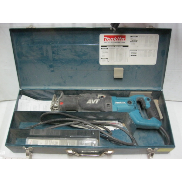 MAKITA HEAVY DUTY SAWZALL W/CASE & BLADES