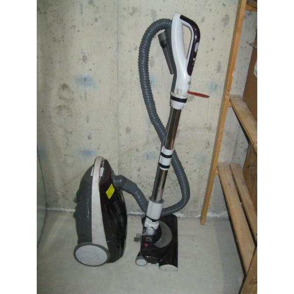 KENMORE VAC W/POWER - NOTE PEN TO HOLD HANDLE ON