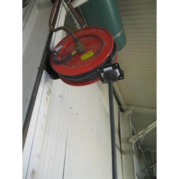 RETRACTABLE HOSE REEL 