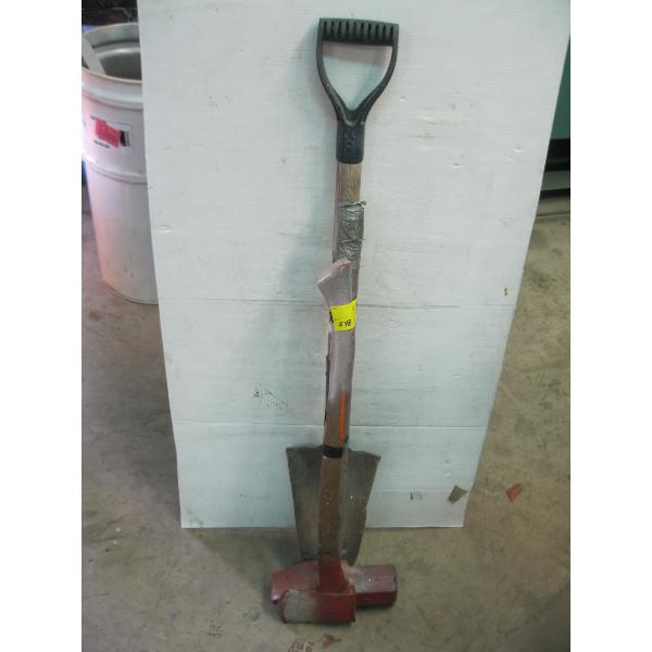 BUNDLE OF TOOLS - AXE, SLEDGEHAMMER, SHOVEL