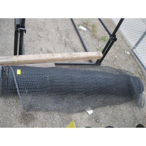 ROLL OF PLASTIC NETTING