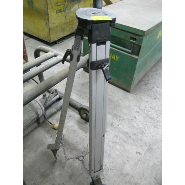 ALUMINUM TRIPOD