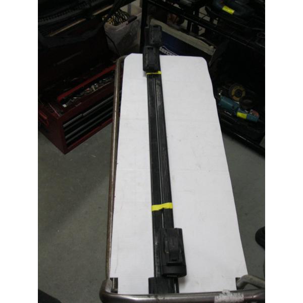 THULE BARS W/CLAMP ON HOLDERS