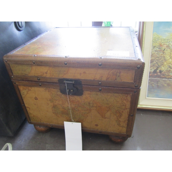 SM. SQUARE STEAMER TRUNK W/WORLD DESIGN