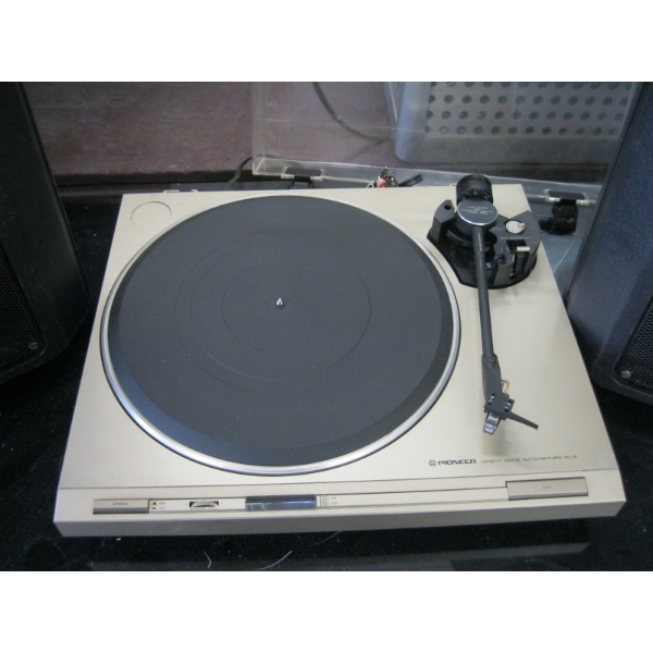 PIONEER TURNTABLE