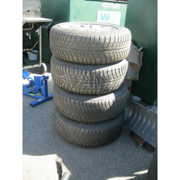 SET OF 4 VOLVO WINTER TIRES ON RIMS 235/65R17