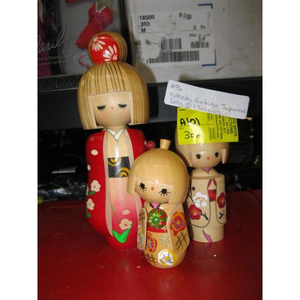 3 KOKESHI DOLLS - VINTAGE, 1 SIGNED