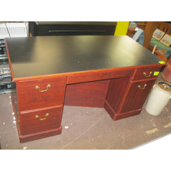 DOUBLE PEDESTAL DESK