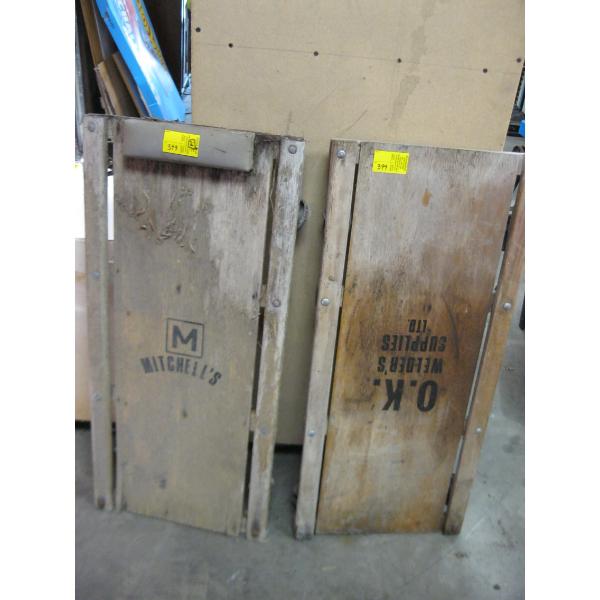 2 WOODEN CREEPERS