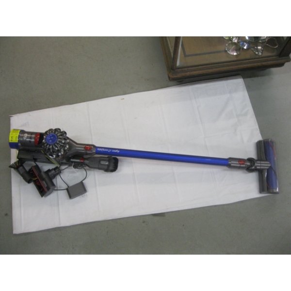 DYSON CORDLESS VACUUM