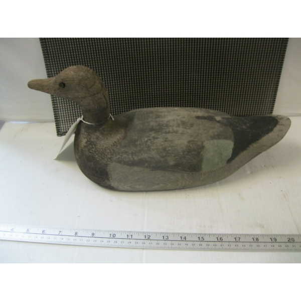 VINTAGE HAND CARVED WORKING DUCK DECOY