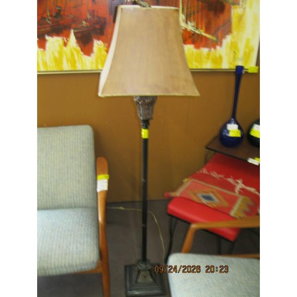 FLOOR LAMP