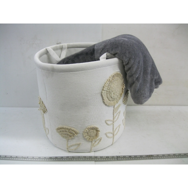 LAUNDRY BIN W/ASST. BLANKETS 