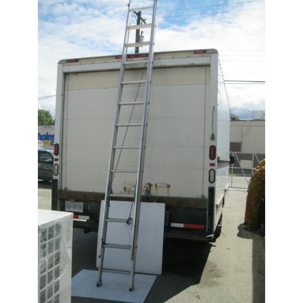 24' ALUMINUM EXTENSION LADDER