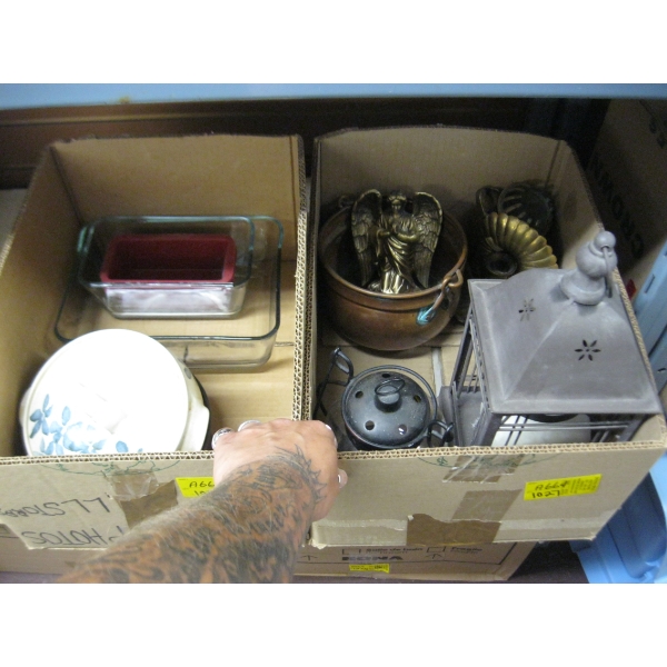 2 BOXES OF BAKING DISHES, DÉCOR, LANTERNS