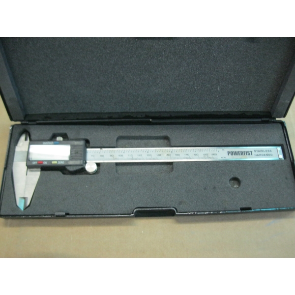 DIGITAL CALIPER IN CASE