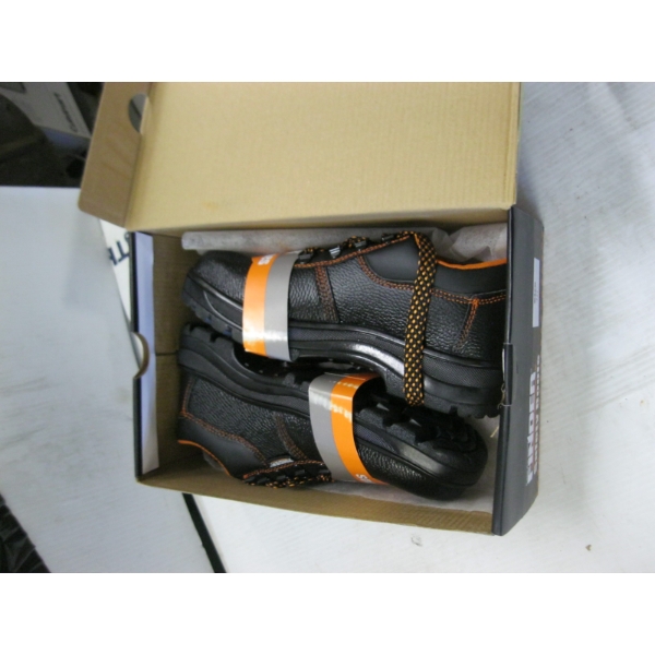 FINDER SAFETY BOOTS, SZ 40
