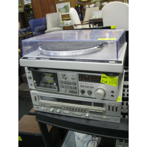 TECHNICS TURNTABLE - NO NEEDLE - & A TECHNICS STEREO RECEIVER & CASSETTE PLAYER 2 SANYO SPEAKERS