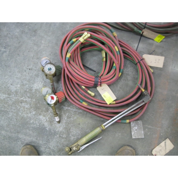 OXY ACETYLENE GAUGES W/TORCH & 2 ROLLS OF HOSE