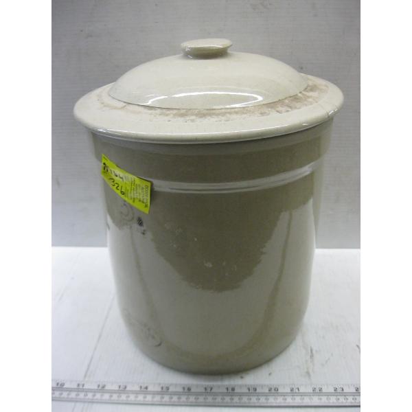 3 GALLON MEDALTA CROCK W/LID