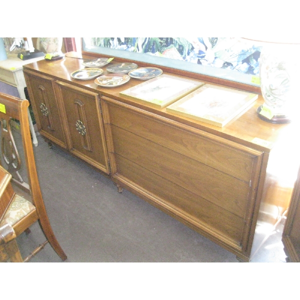 4 PIECE BEDROOM SET - 6 DRAWER DRESSER, 2 3 DRAWER NIGHTSTANDS & 3 DRAWER DRESSER
