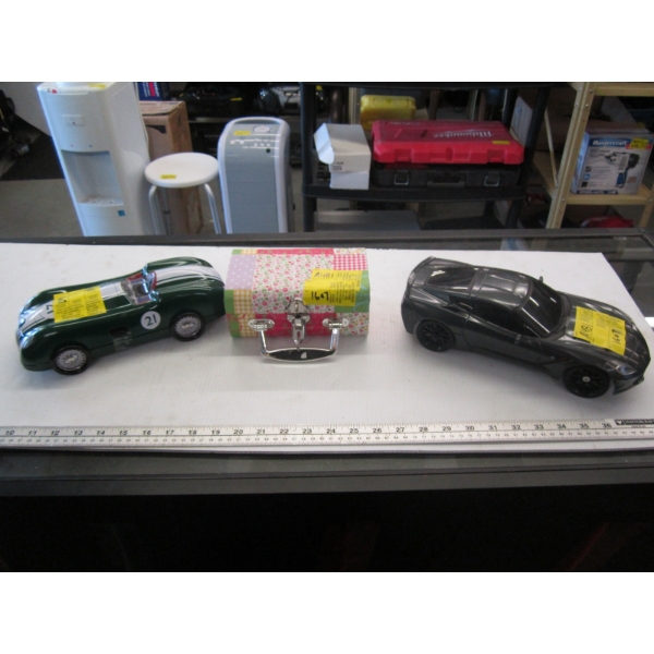 2 CARS & A LUNCHBOX