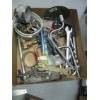 Image 5 : 2 BOXES OF MISC. BENCH VISE, FLARING TOOL, LEVELING STANDS, GARDEN HOSE TIMER, ETC.