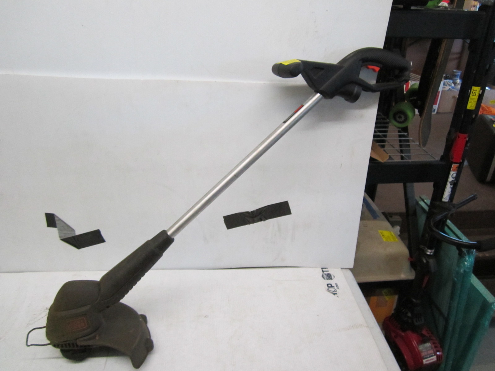 BLACK & DECKER ELECTRIC WEED WHACKER