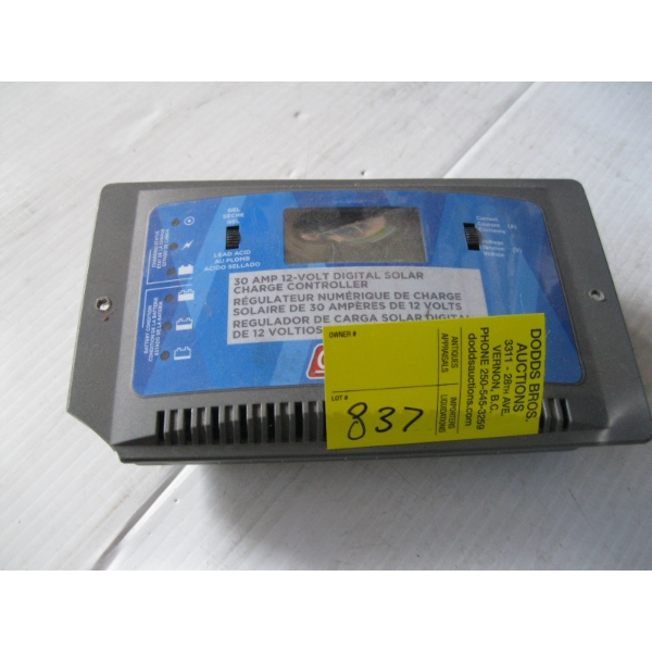 30 AMP 12V DIGITAL SOLAR CHARGE CONTROLLER BY COLEMAN