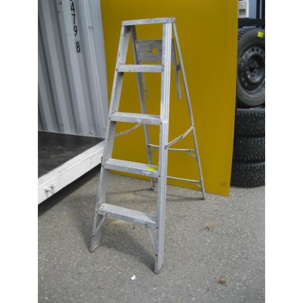 5' ALUMINUM LADDER