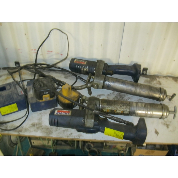 2 LINCOLN CORDLESS GREASE GUNS W/2 CHARGES, 1 BATTERY WORKS/1 BATTERY 'AS IS'