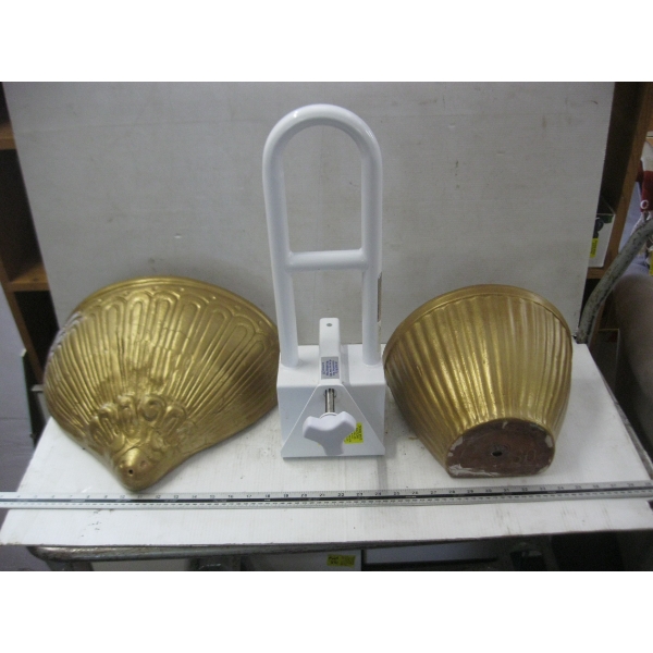 SHOWER HANDLE BAR & 2 PLANT POTS