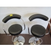 Image 2 : 2 SWIVEL CHROME BASED BAR STOOLS