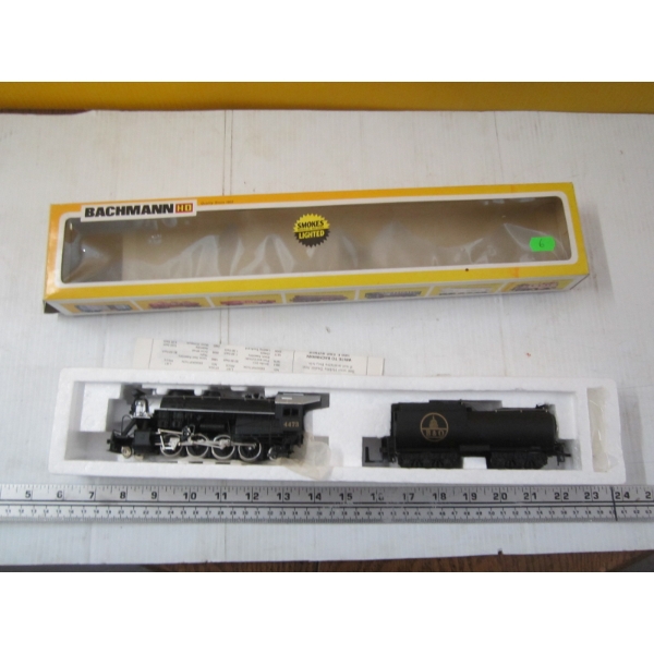 BACHMAN HO SCALE LOCOMOTIVE & TENDER